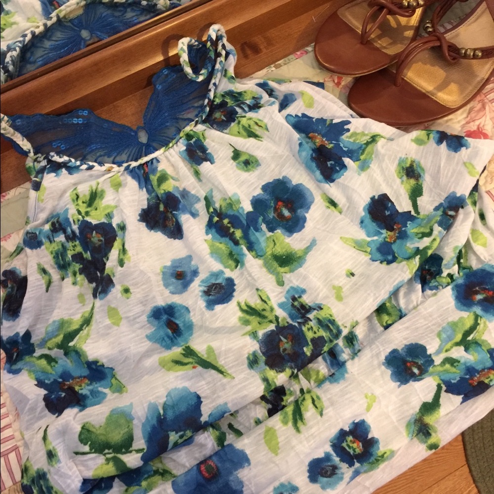 Women’s Tank floral and butterfly 🦋 details